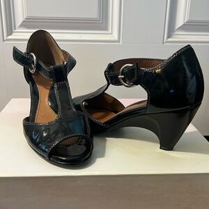 Sofft t-strap heels